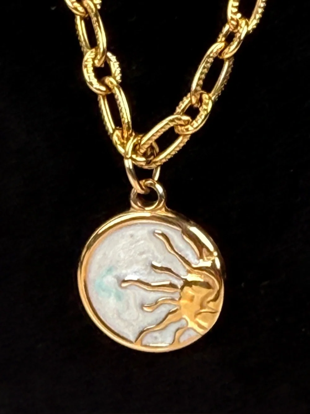 K18 Stamped Gold Tone Sun Medallion Pendant Necklace Textured Link Chain